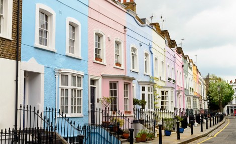 Blue and pink house street